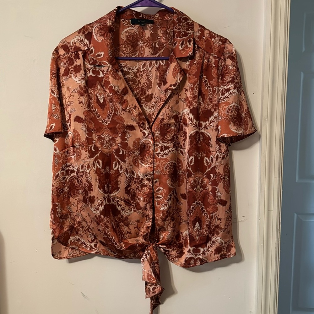 2/$10🌟Eclair paisley print button down tie front top
